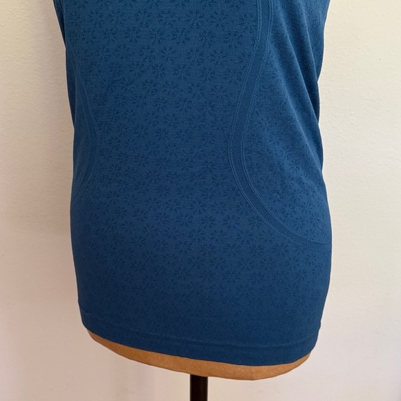 Lululemon sz 6 Swiftly Tech Racerback Carbon Blue Racerback Tank Top great cond - Picture 5 of 11